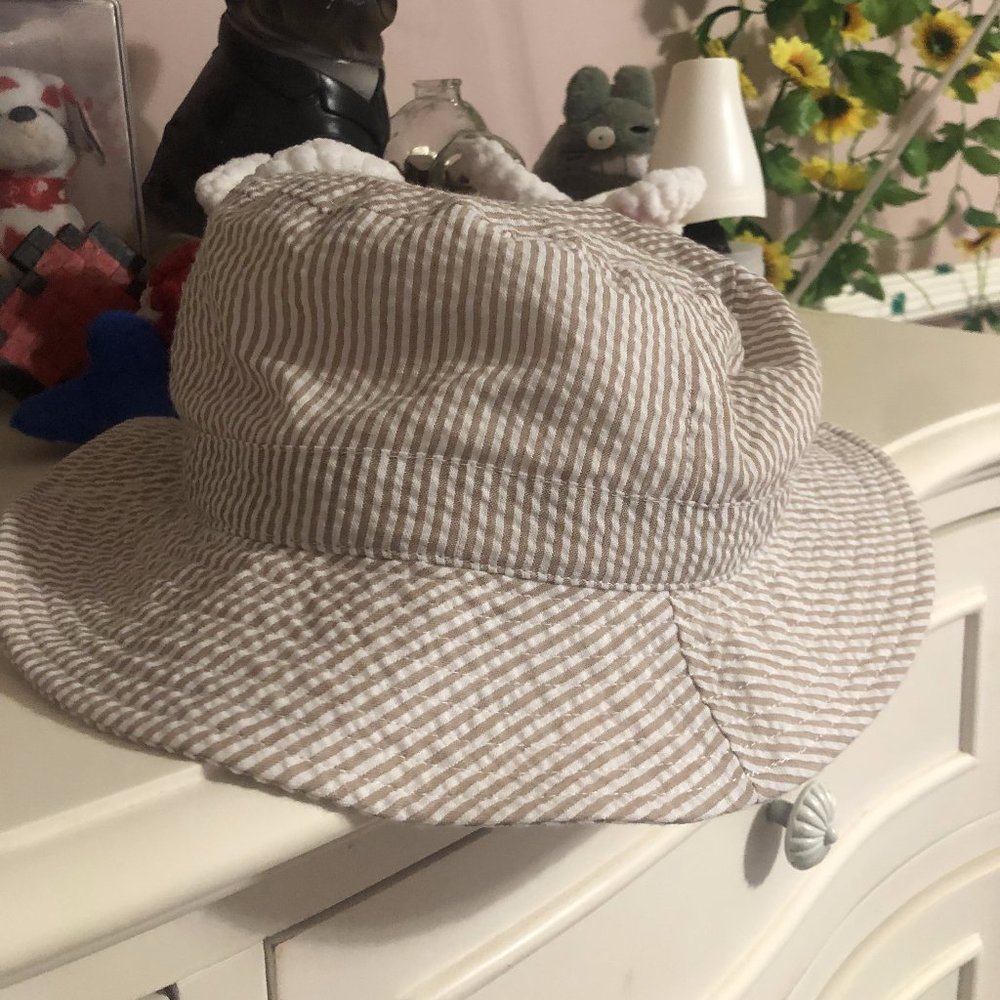 Urban Outfitters Bucket Hat Womens Tan And Creme Stripped